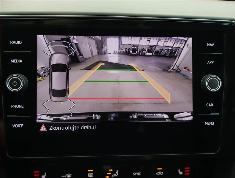 Volkswagen Passat (2021) Elegance 2.0 TDI - fotka 19 z 22