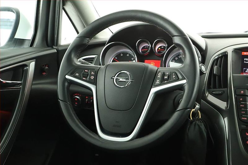 Opel Astra (2014) 1.6 CDTI, Tempomat - fotka 13 z 14