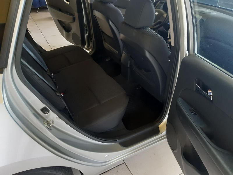 Hyundai i30 1.6 i Combi KLIMA zadáno !!! - fotka 16 z 18