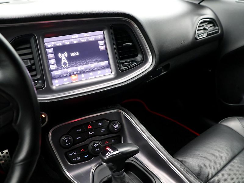 Dodge Challenger 5,7 V8 HEMI 277KW Aut.klima - fotka 20 z 31