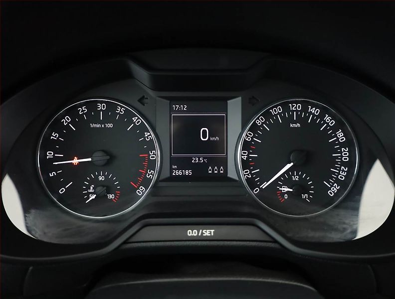 Škoda Octavia (2013) Ambition 1.6 TDI, Tempomat - fotka 9 z 19
