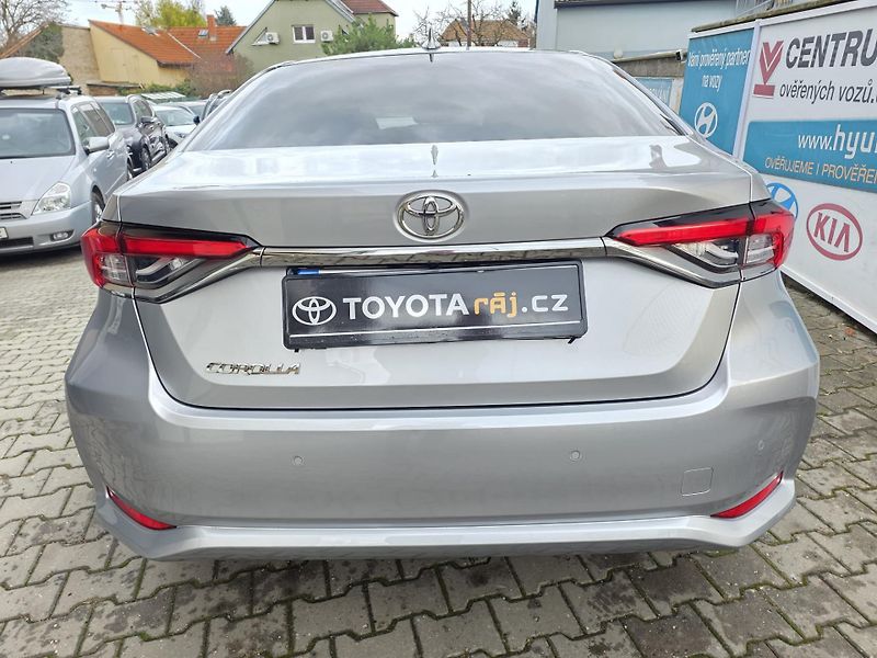 Toyota Corolla  1,5 VVT-i V ZÁRUCE-KAMERA - fotka 13 z 18