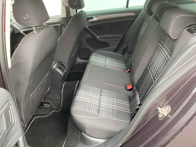 Volkswagen Golf (2016) 1.2 TSi, Lounge, DSG, navi - fotka 10 z 18