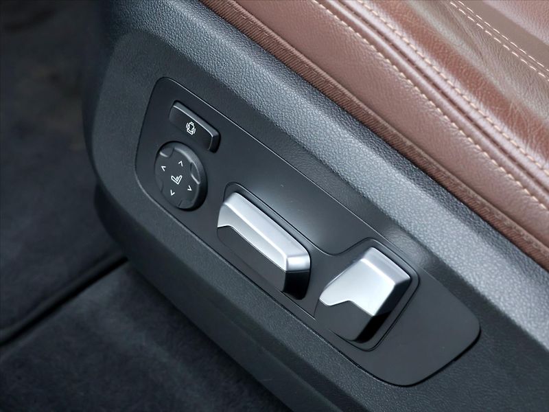 BMW X5 3,0 Xdrive40d AT Pano DPH - fotka 20 z 54
