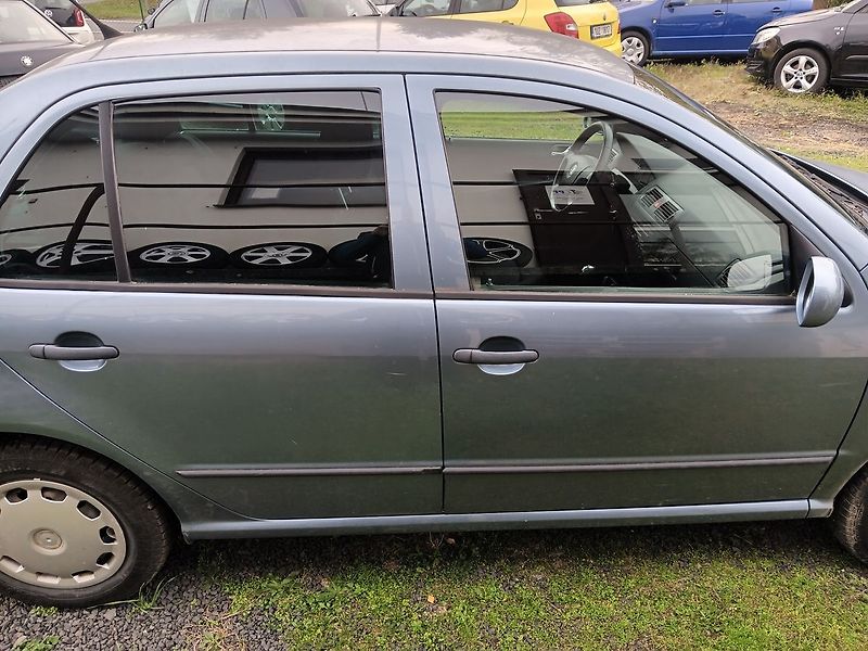 Škoda Fabia 1.2 HTP Elegance Sedan - fotka 6 z 28