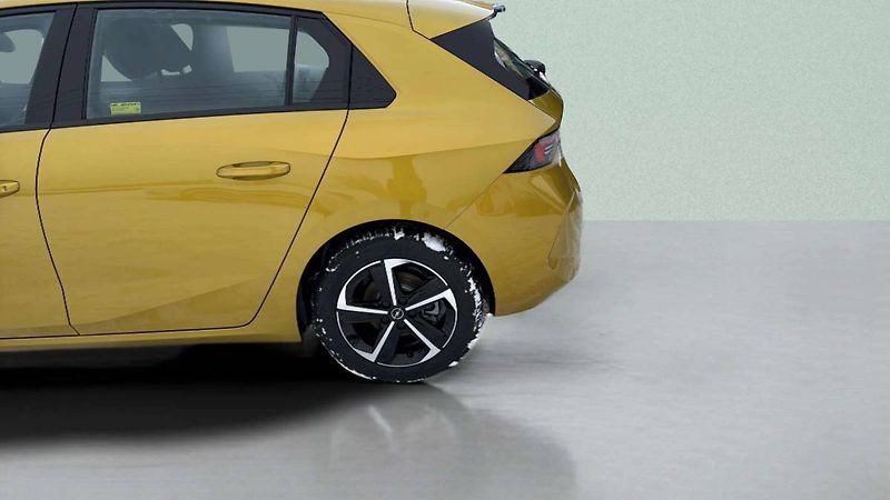 Opel Astra Edition HB 1.2 TURBO (96kW/130 - fotka 21 z 23
