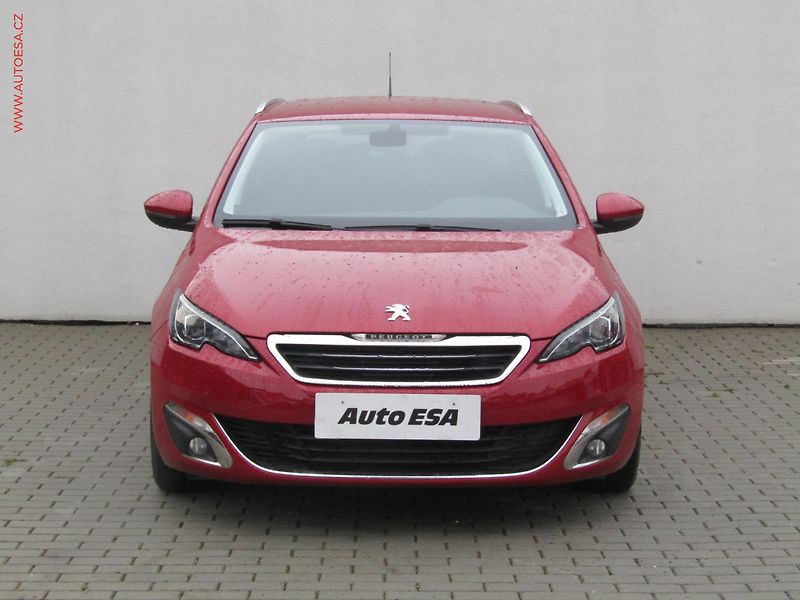 Peugeot 308 (2014) 1.2 PT, ČR, Allure, LED - fotka 2 z 17
