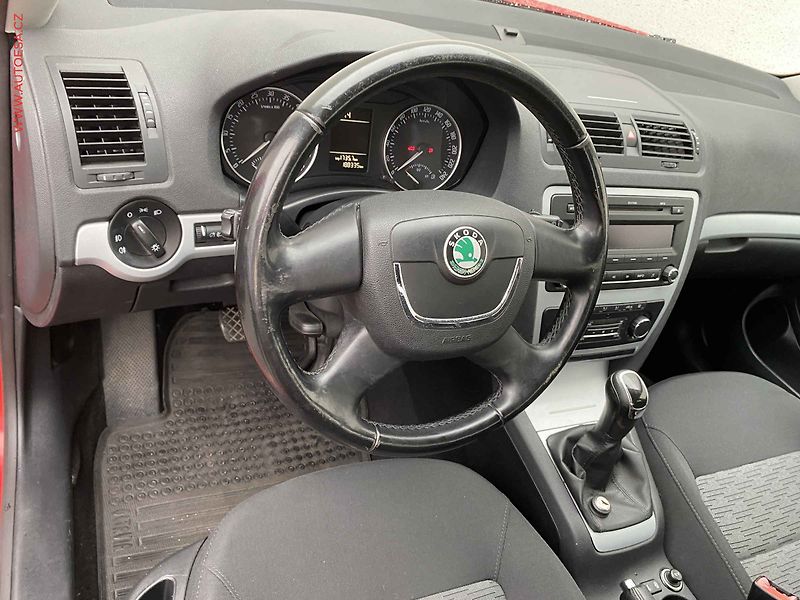 Škoda Octavia (2011) 1.6 TDi, ČR, AC, TZ, tempo - fotka 12 z 16