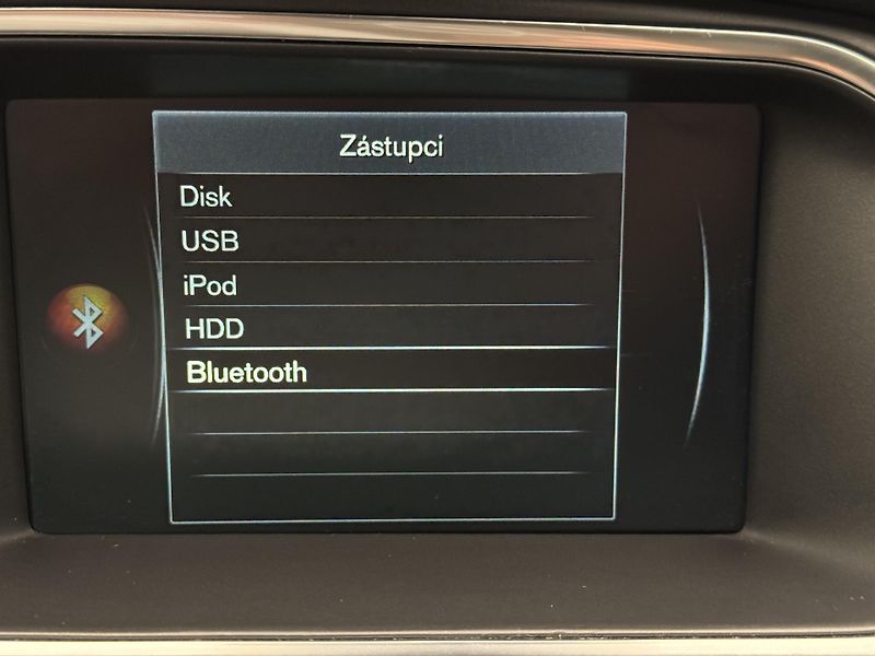 Volvo V40 D2 KINETIC  - fotka 35 z 47