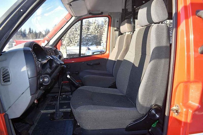 GAZ - 3409 Bobr pózuje před Sněžkou