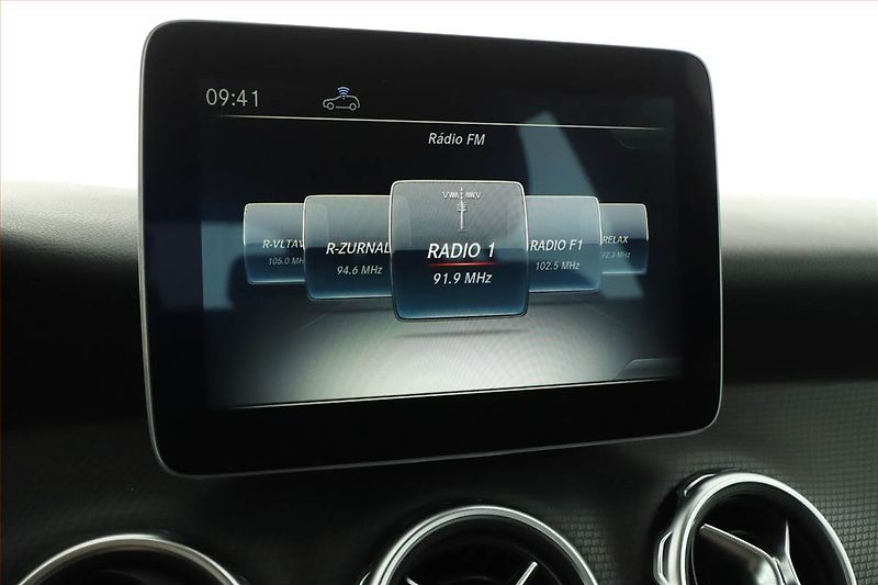 Mercedes-Benz GLA (2017) 220 d 4MATIC, 4X4 - fotka 9 z 21