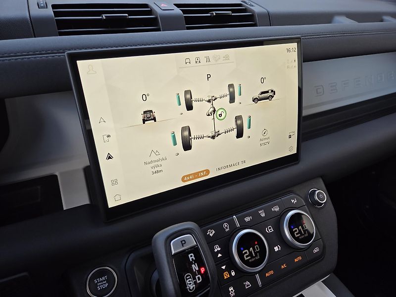 Land Rover Defender (2025) D300 X-DynSE HUD PANO TZ ACC - fotka 31 z 55