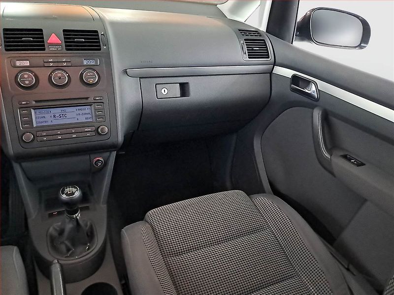 Volkswagen Touran (2004) 2.0 TDI, po STK, jezdí výborně - fotka 8 z 17