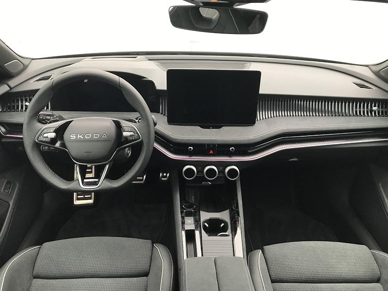 Škoda Superb (2025) Sportline 7DSG 2,0TDI - fotka 6 z 24