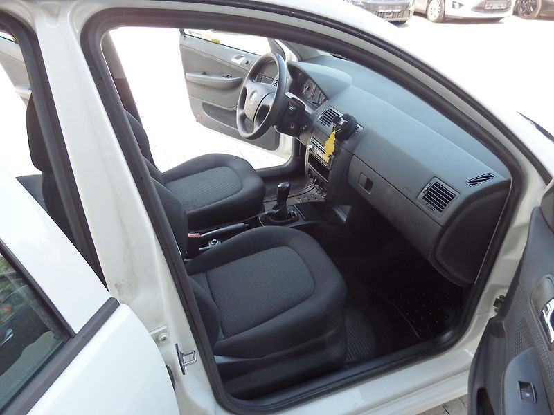 Škoda Fabia 1.4 TDI 59 kW ZÁLOHOVÁNO - fotka 11 z 15
