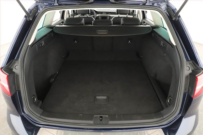 Volkswagen Passat (2016) 1.6 TDI, Kůže, Navi, Tempomat - fotka 10 z 16