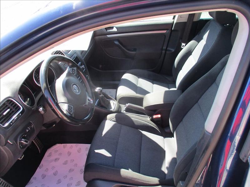 Volkswagen Golf 1,4 TSI,digiklima,servis,tažné - fotka 13 z 36