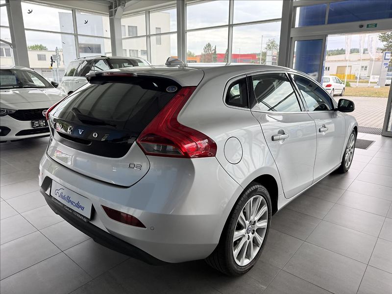 Volvo V40 2,0   D2 88kW,SERVISKA, - fotka 6 z 26
