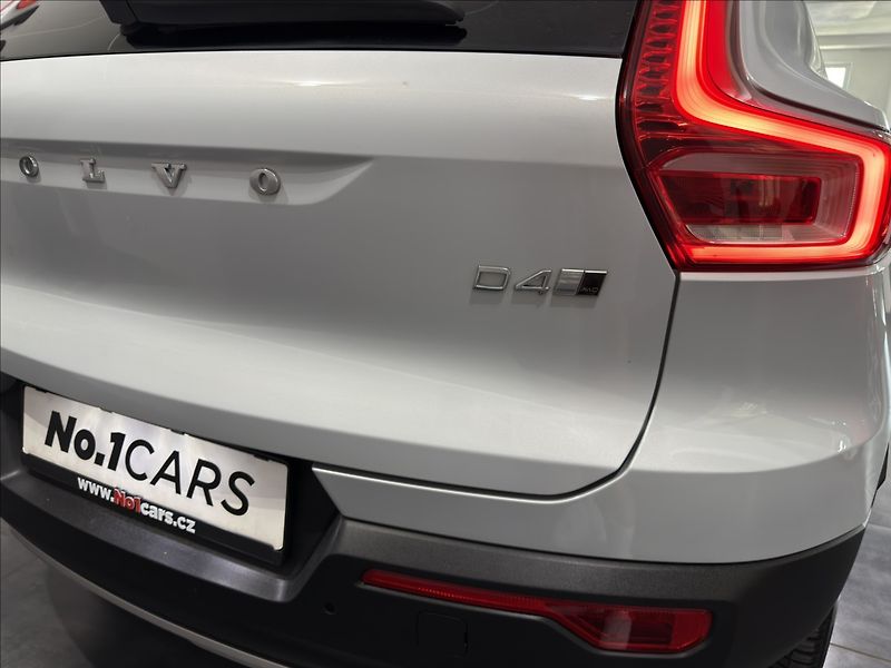 Volvo XC40 2,0   D4 INSCRIPTION ZÁRUKA 28 - fotka 33 z 46
