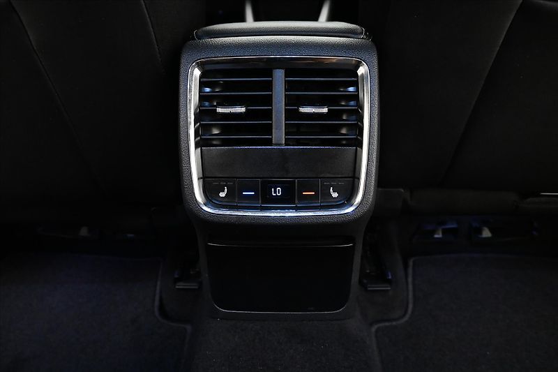Škoda Octavia 2,0 TDI 110kW DSG Style Záruka - fotka 22 z 33