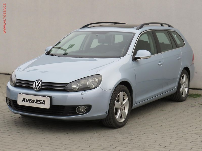 Volkswagen Golf (2011) 1.6 TDi, Panor, výhřev sed - fotka 3 z 19