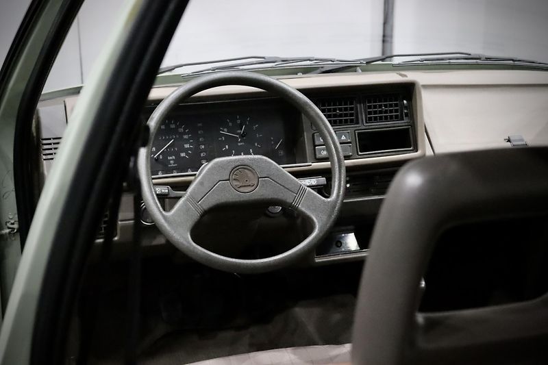 Škoda Favorit (1988) 1.3 46 kW 136 L  - fotka 41 z 47