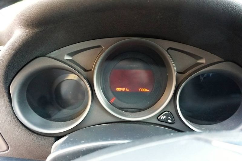 Citroën C4 (2012) 1,6 VTI 88 kW - fotka 24 z 26