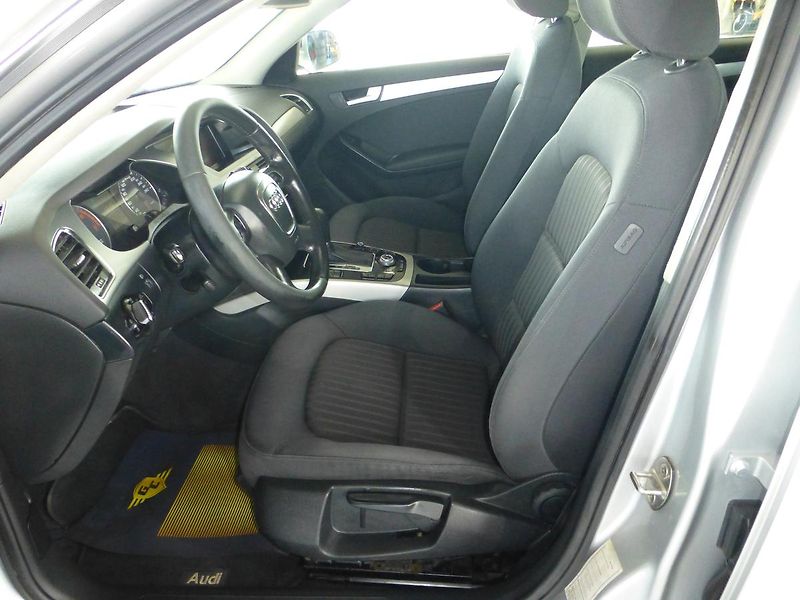 Audi A4 (2011) 2,0TDI*ALU**PARK.S***NAVIGACE - fotka 10 z 27