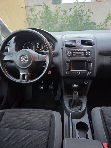 Volkswagen Touran (2011) Prodám VW Touran 2.0, 7 míst - fotka 18 z 21