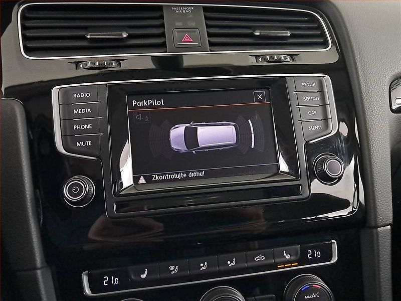 Volkswagen Golf (2015) 1.6 TDI, Tempomat - fotka 17 z 19