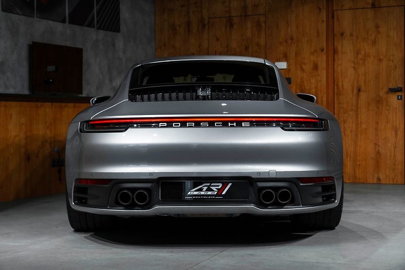 Porsche 911 - fotka 26 z 27