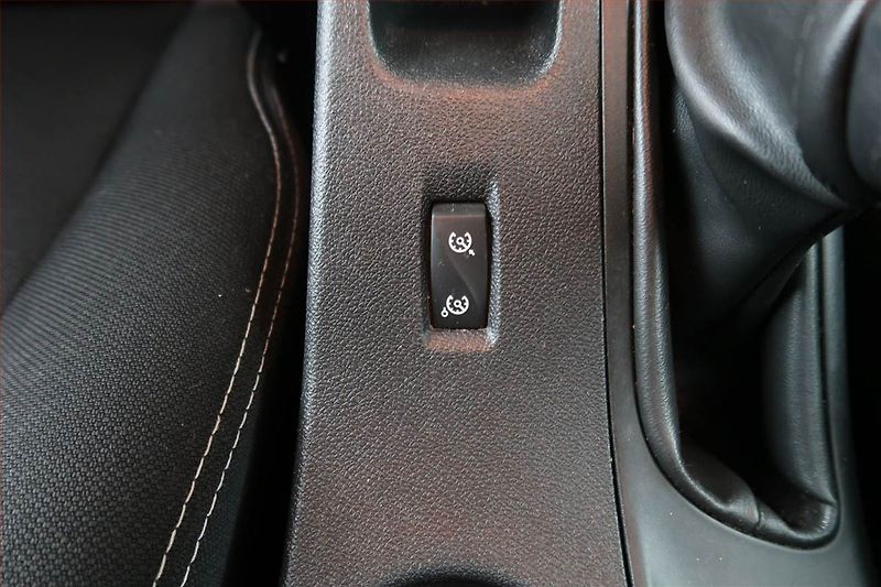 Renault Fluence (2013) 1.6 16V, Serv.kniha, Tempomat - fotka 20 z 20