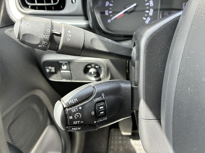 Citroën C3 1.2 PureTech 83k Shine - fotka 16 z 21