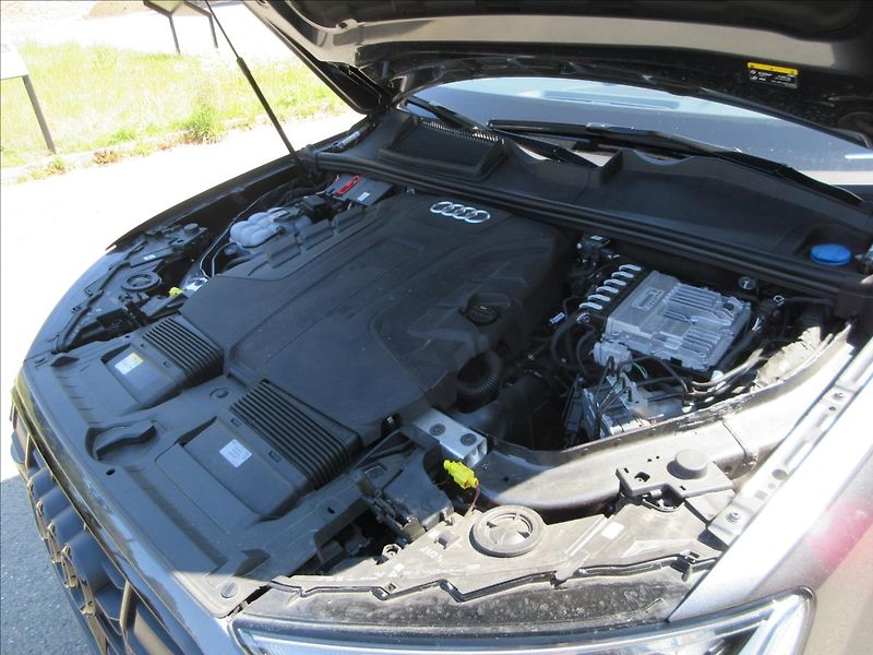 Audi Q7 3,0 TDi 210Kw, S-Line, 1.maj. - fotka 35 z 35