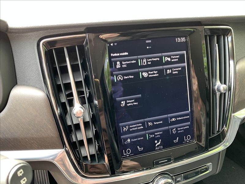 Volvo V90 2,0 D5 CROSS COUNTRY AUTOMAT - fotka 13 z 21