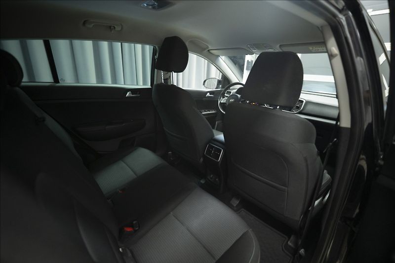 Kia Sportage 1,6 CRDi NAVI KAMERA VÝHŘEV ČR - fotka 10 z 49