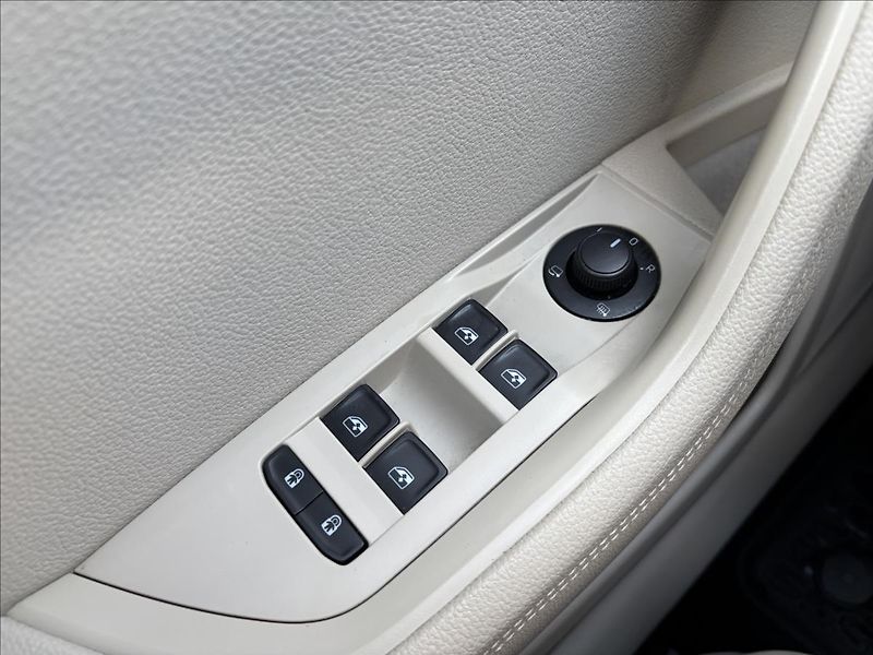 Škoda Superb 2,0 TDI 110kW Style AUT - fotka 19 z 40