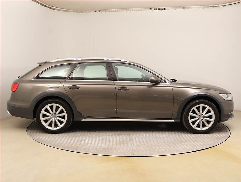 Audi A6 Allroad (2012) 3.0 TDI, 4X4, Automat - fotka 6 z 22