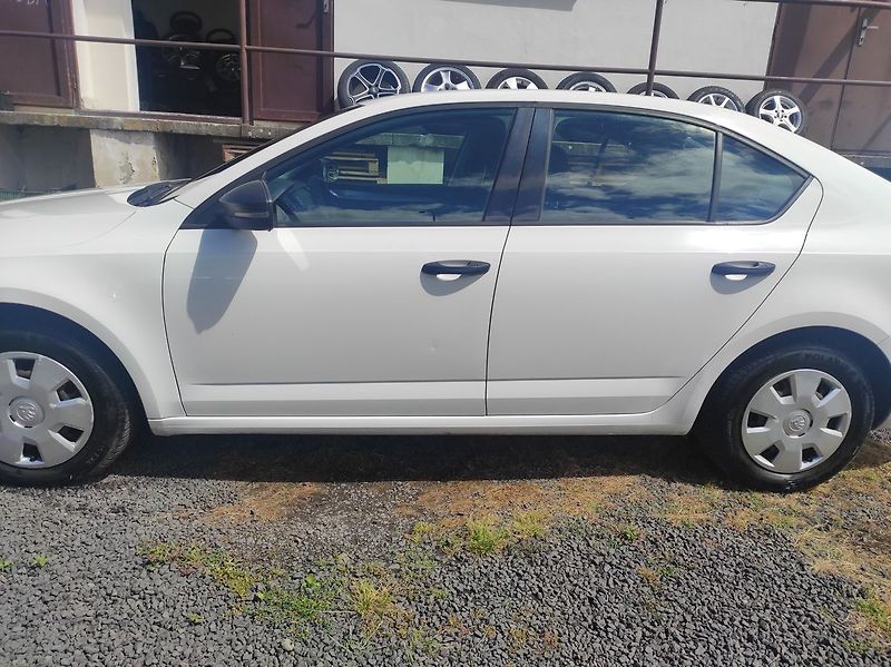 Škoda Octavia 1.6 TDI 66kW Active - fotka 2 z 22