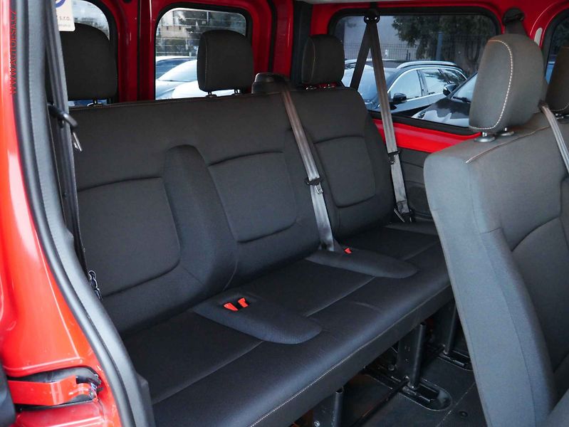 Renault Trafic (2015) 1.6dCi 8míst, 103kW, AC, TZ - fotka 11 z 15