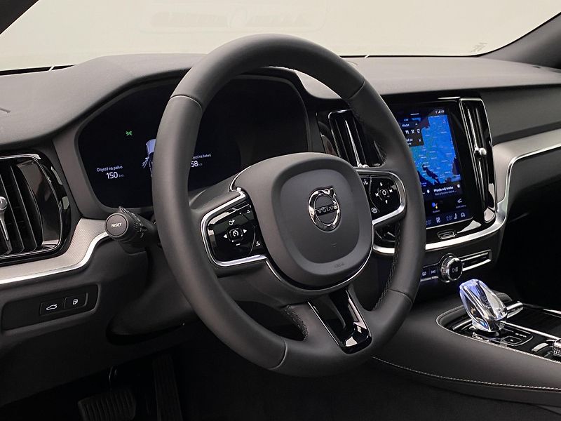 Volvo V60 T6 AWD RECHARGE REZERVACE - fotka 18 z 54