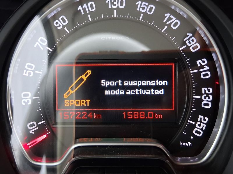 Citroën C5 EXCLUSIVE 2.0 HDi 120 kW - fotka 19 z 25