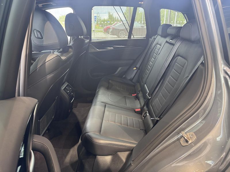 BMW X3 xDrive 30d xLine - fotka 8 z 25