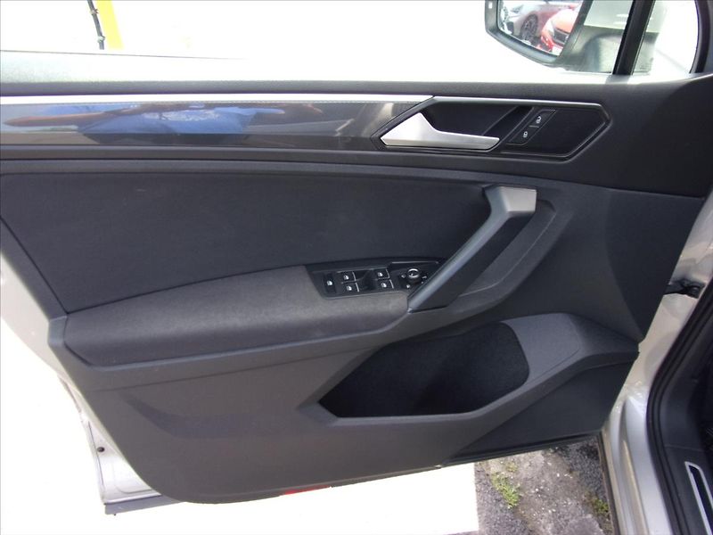 Volkswagen Tiguan 2,0 TSI R-Line 4Motion DSG - fotka 14 z 30