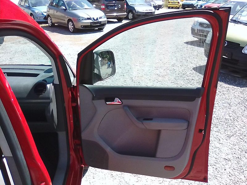 Volkswagen Caddy (2009) 1.4i 16V / LPG, 7.míst, závěs - fotka 27 z 38