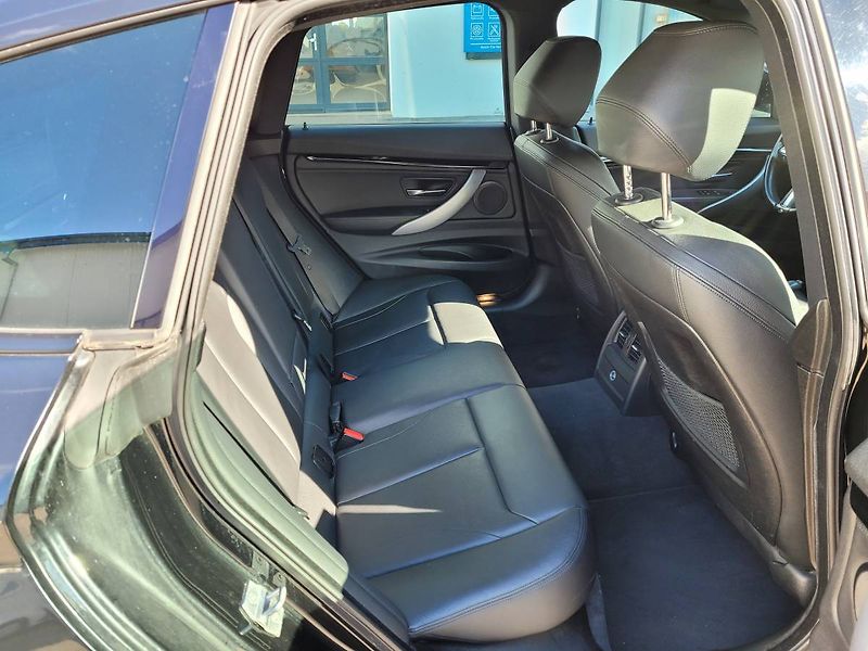 BMW Řada 3 330d GT M Paket - fotka 34 z 37