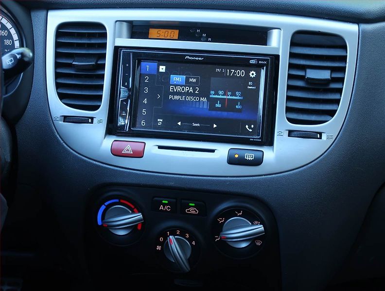 Kia Rio (2009) 1.4 16V, po STK, zamluveno - fotka 12 z 14