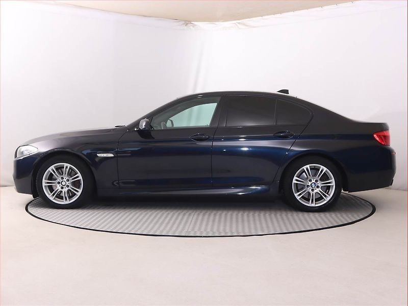 BMW Řada 5 (2013) M Sport 530d xDrive, 4X4 - fotka 3 z 20