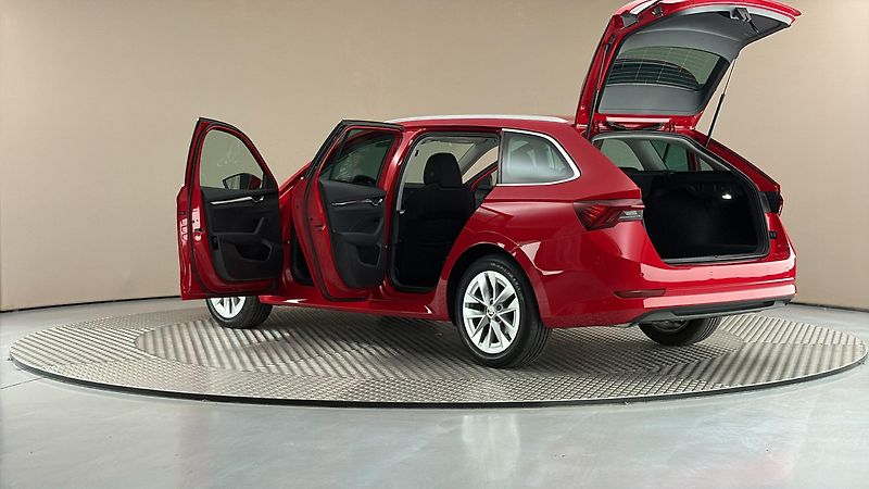 Škoda Octavia 2.0 TDI DSG Style Combi - fotka 7 z 25