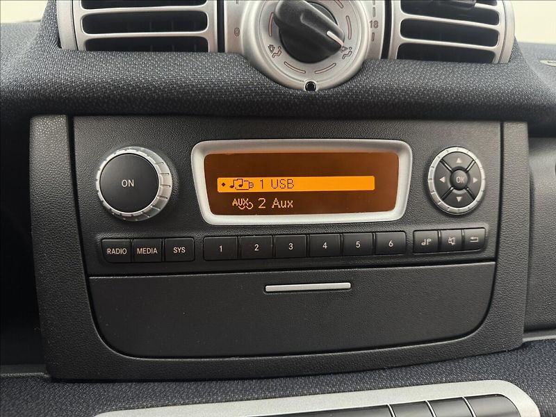 Smart Fortwo 1,0 AUTOMAT DPH NOVÁ STK ČR - fotka 13 z 28